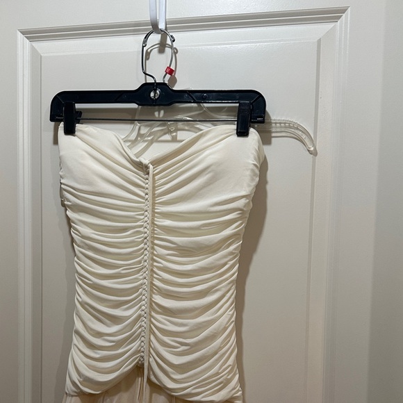 Elegant Strapless Cream Dress - Picture 2 of 3